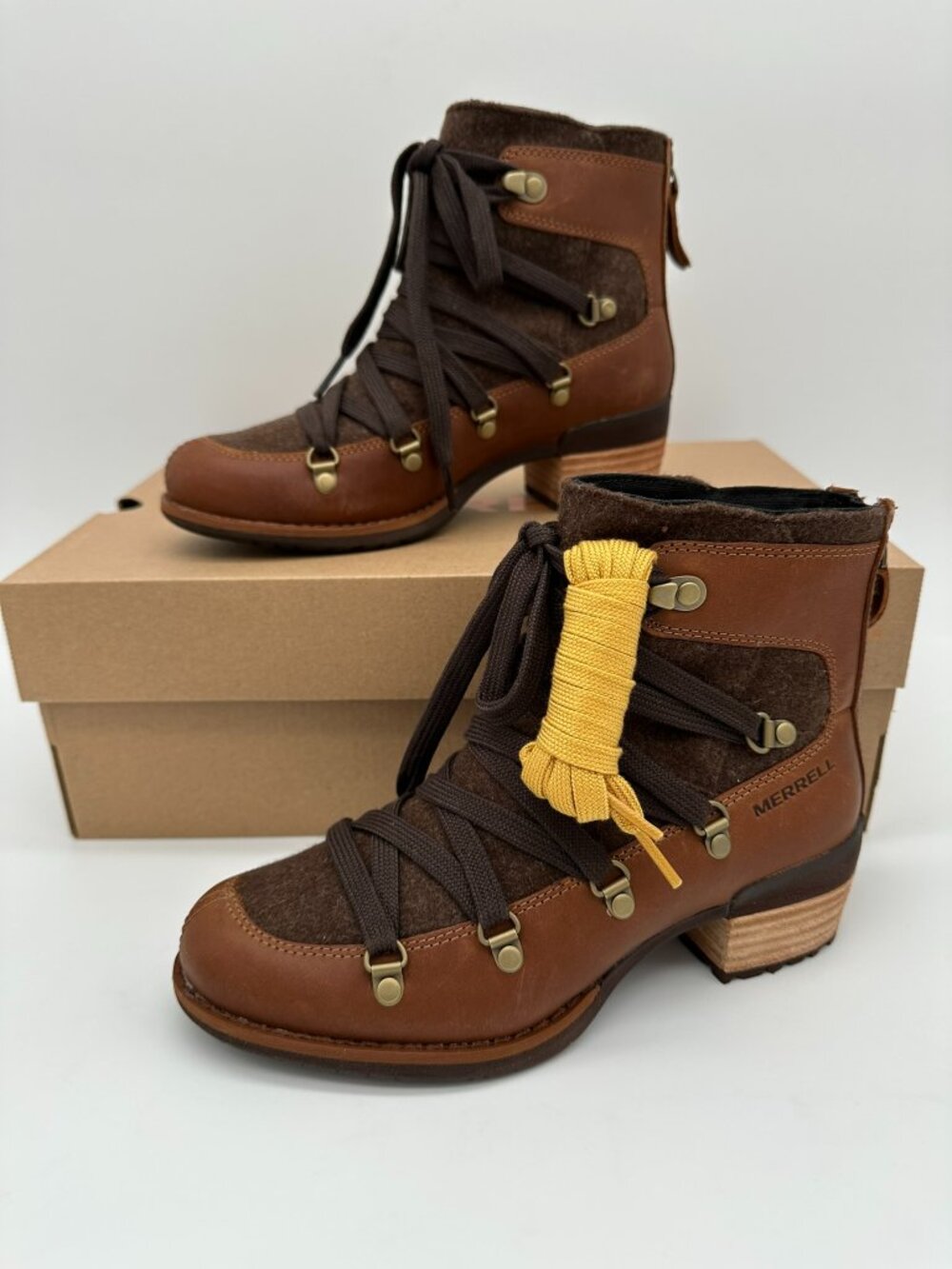 Merrell Women's Shiloh II Warm Lace Up Rear Zip Leather Upper Boot Size 5M Brown